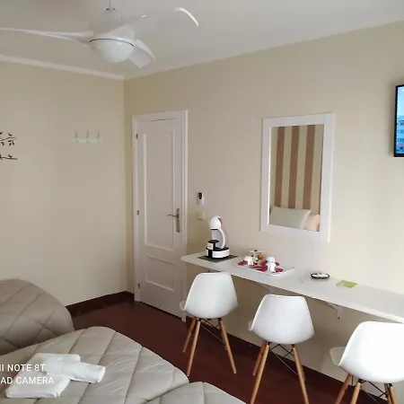 Atenea Pilgrims بيت ضيافة كالداس دي ريس